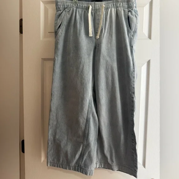GAP Light Blue Women’s Denim Wide Leg High-Rise Pants. Size medium. - Picture 4 of 6